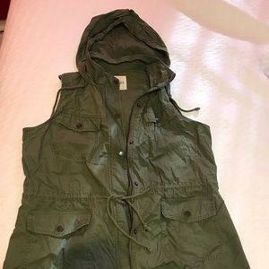 Mudd lightweight travel vest